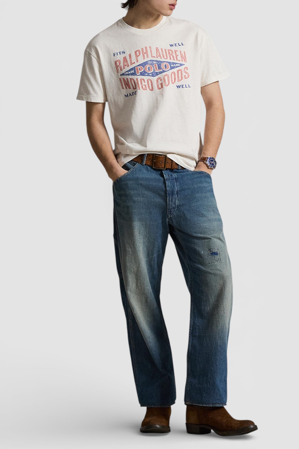 תמונת כל הלוק של חולצת טי